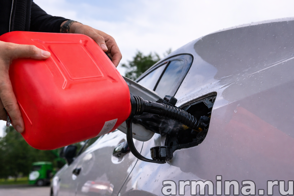 запах бензина в салоне автомобиля причина утечки топлива