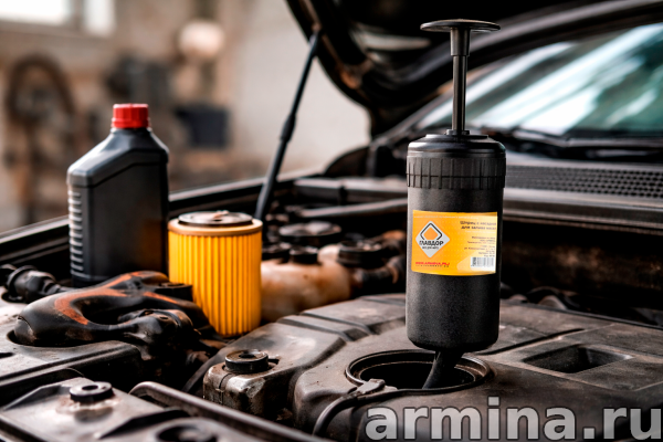 замена масла в двигателе с помощью насоса проверка уровня масла